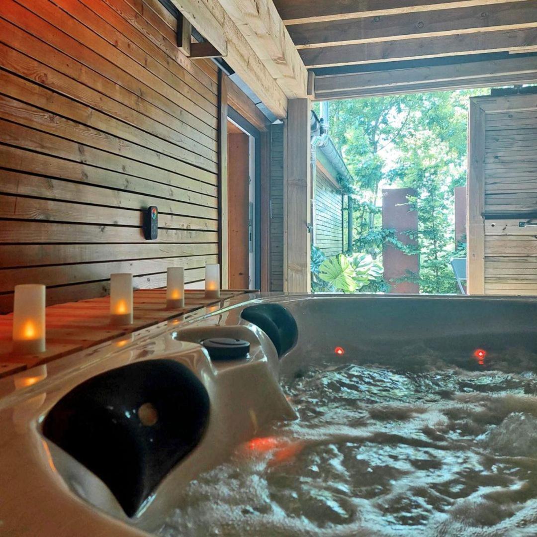 Le Spa Du Cabanon: Cabanon De Luxe Avec Spa Entierement Privatif Aye Exterior photo